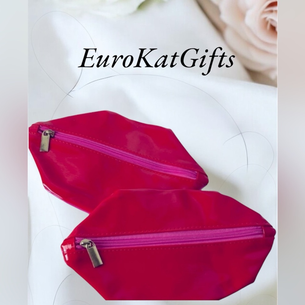 NEW MACYS LIPS Make Up Bag Storage Case Zip Close Red Pink NWT One (1)